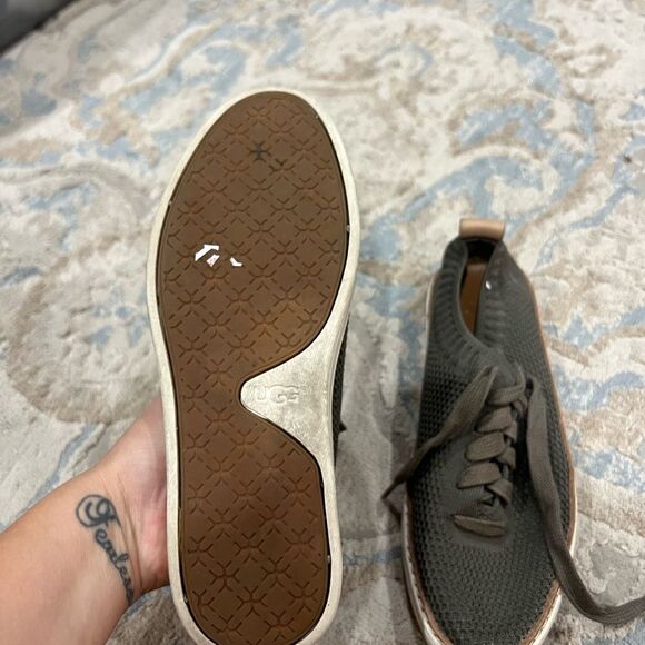 Ugg Shoes - Picture 3 of 4